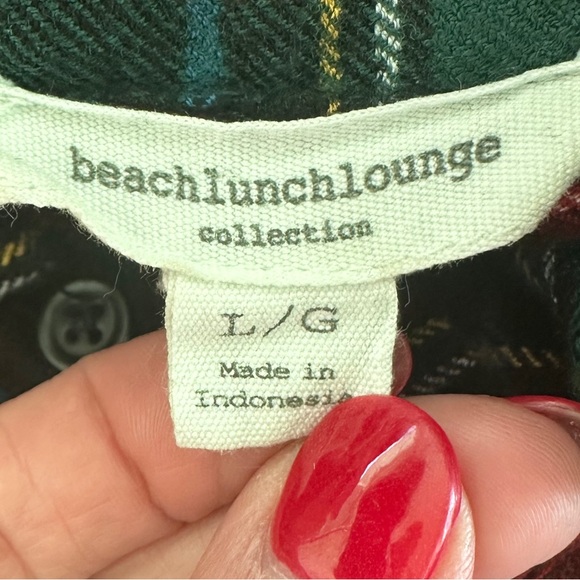 Beach lunch lounge,  size large, tartan flannel button down GUC - Picture 7 of 7